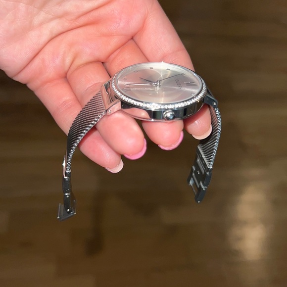 GUESS GRACE WOMENS WATCH - Picture 3 of 4